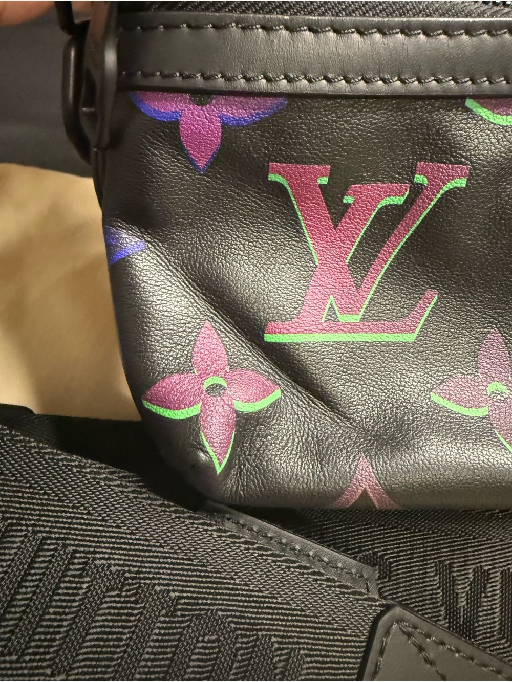 *RARE* Louis Vuitton Comet Messenger PM - Picture 5 of 13